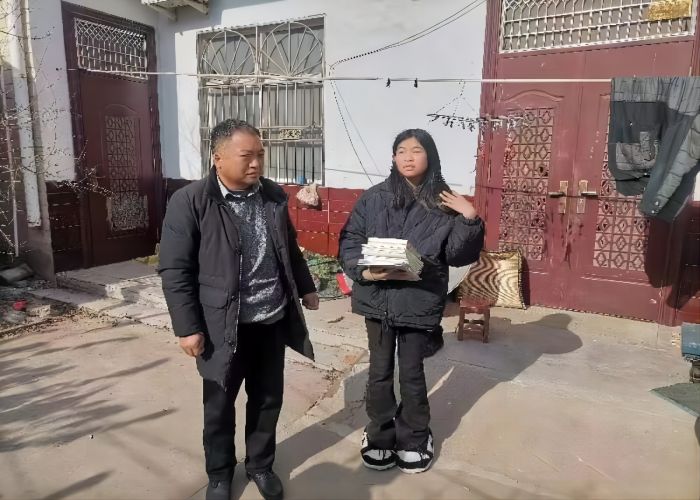 張建平：愛心助困，情滿寒冬