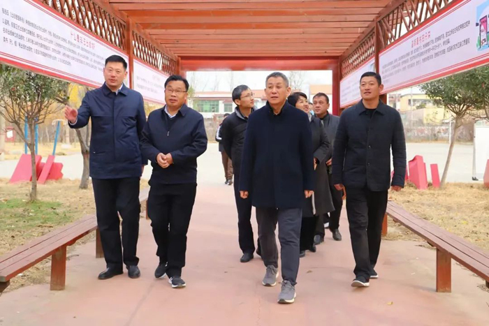市委宣傳部副部長(zhǎng)、二級(jí)巡視員劉道明到民調(diào)研指導(dǎo)“掃黃打非”基層示范點(diǎn)建設(shè)和印刷企業(yè)管理工作