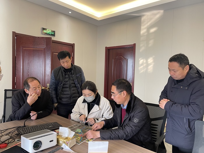 縣財(cái)政局實(shí)地考察農(nóng)村公益事業(yè)財(cái)政獎補(bǔ)項(xiàng)目