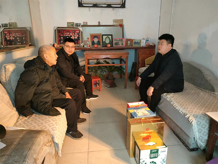 縣畜牧發(fā)展服務(wù)中心走訪慰問退休老干部