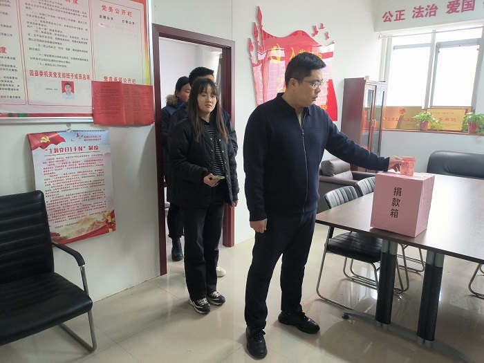 團(tuán)縣委開展“送溫暖、獻(xiàn)愛心”捐款活動