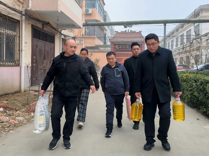 團縣委聯(lián)合縣幫扶好人協(xié)會開展走訪慰問“身邊好人”活動