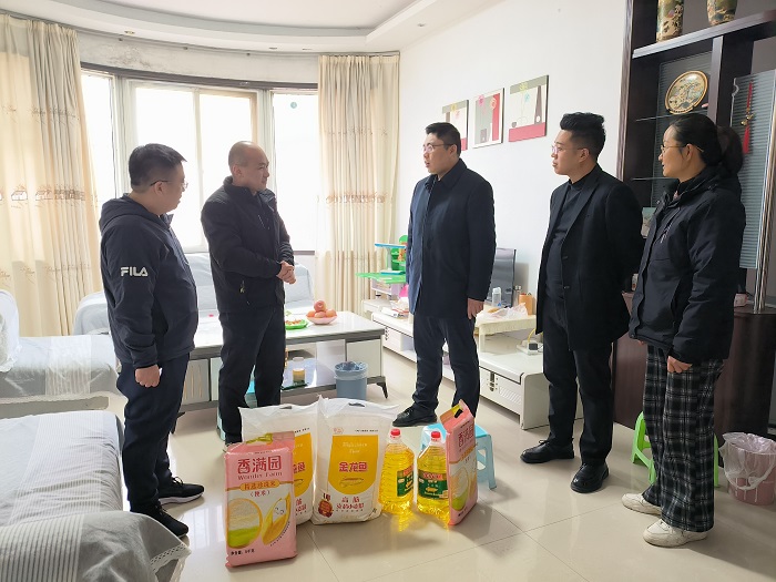 團縣委聯(lián)合縣幫扶好人協(xié)會開展走訪慰問“身邊好人”活動