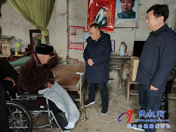 縣政協(xié)主席周明河走訪(fǎng)慰問(wèn)困難群眾
