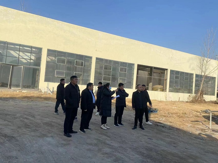 縣財政局實地查驗民權縣生活垃圾填埋場地下水防滲改造二期工程