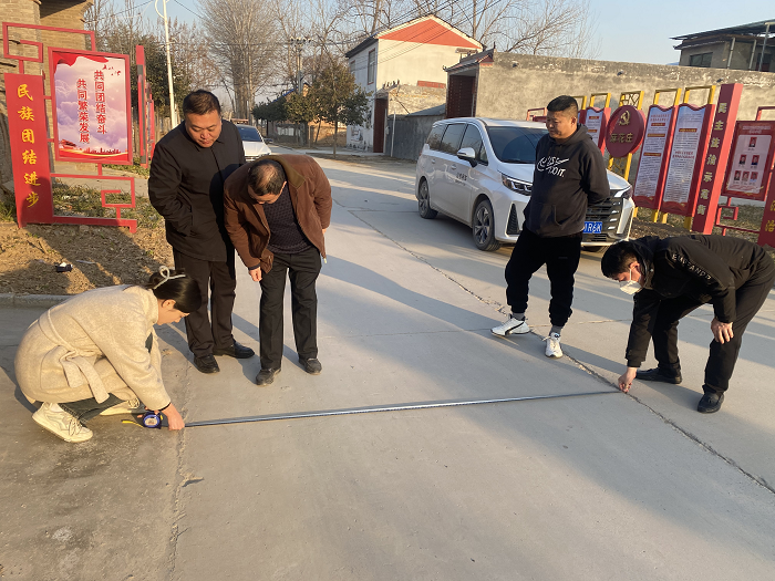 縣財政局聯(lián)合查驗王橋鄉(xiāng)麻花莊以工代賑項目