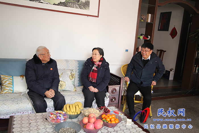 縣四大班子領(lǐng)導(dǎo)春節(jié)前夕走訪慰問實(shí)職縣級(jí)退休干部