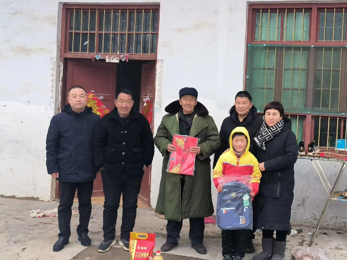 縣林業(yè)發(fā)展服務中心開展迎新春、送溫暖走訪慰問活動