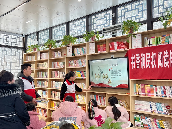 團(tuán)縣委聯(lián)合縣圖書館開展“書香潤(rùn)民權(quán)，閱讀伴成長(zhǎng)”閱讀推廣活動(dòng)