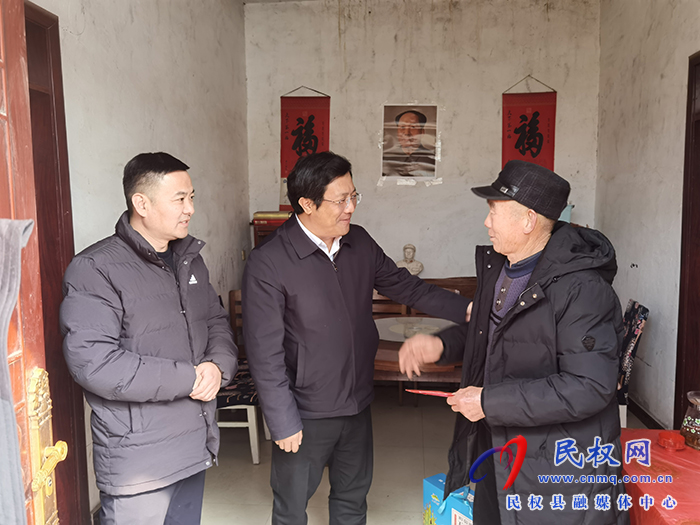 縣領(lǐng)導(dǎo)李君走訪慰問老黨員、現(xiàn)役軍人家屬、困難群眾和“春蕾女童”