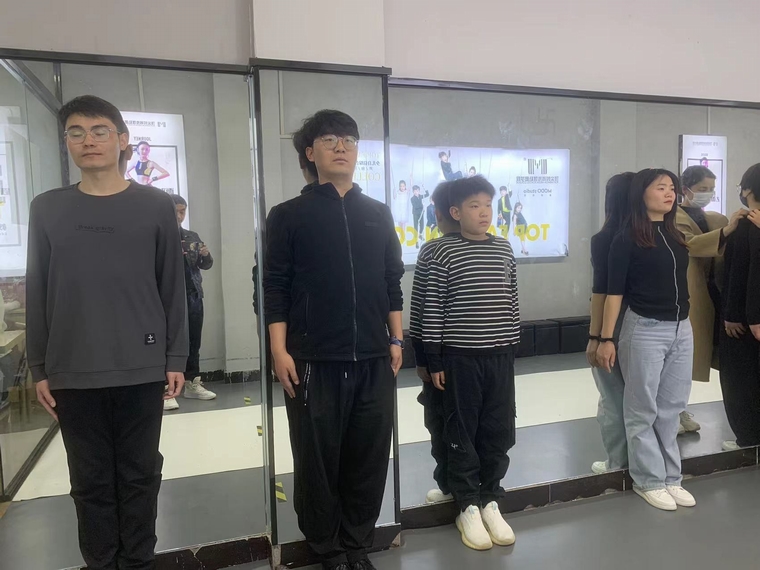 民權(quán)縣圖書館市民夜?！皶銤?rùn)心 形體禮儀”第一期順利開(kāi)班