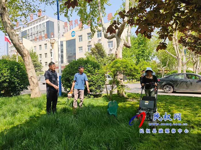 民權(quán)縣水務(wù)公司強化綠植養(yǎng)護(hù) 推進(jìn)“雙城”創(chuàng)建