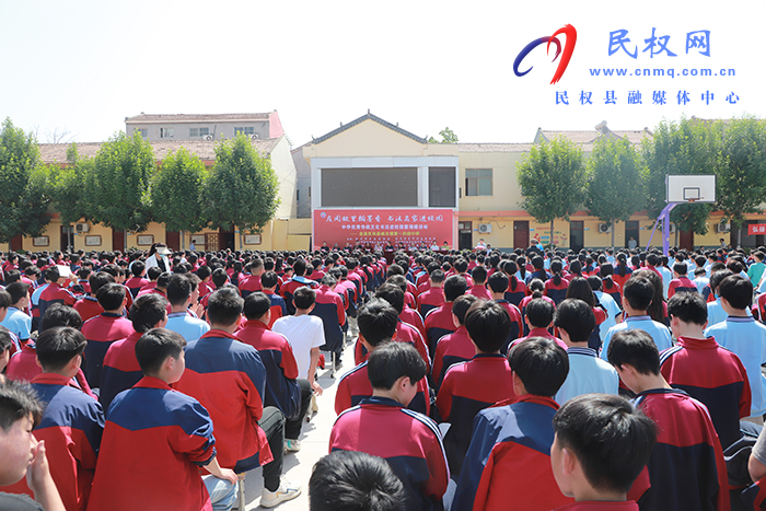 鄭州市書法家協(xié)會(huì)、鄭州市青年書法家協(xié)會(huì)開展中華優(yōu)秀傳統(tǒng)文化書法進(jìn)校園暨捐贈(zèng)活動(dòng)