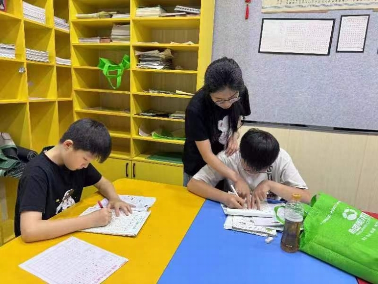 民權(quán)縣圖書館舉辦第二期市民夜?！伴喿x潤墨美·藝術(shù)綻芳華”公益課堂