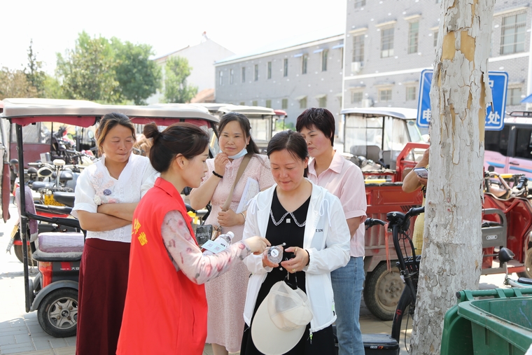 民權(quán)縣圖書館組織開展 “閱讀點(diǎn)亮未來·助力高考夢想”志愿服務(wù)活動