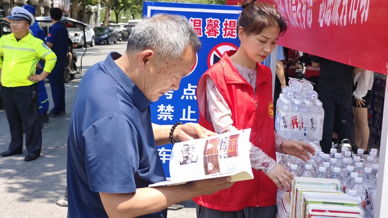 民權(quán)縣圖書館組織開展 “閱讀點(diǎn)亮未來·助力高考夢想”志愿服務(wù)活動