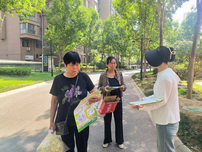 團(tuán)縣委開展暑期防溺水宣傳進(jìn)社區(qū)活動