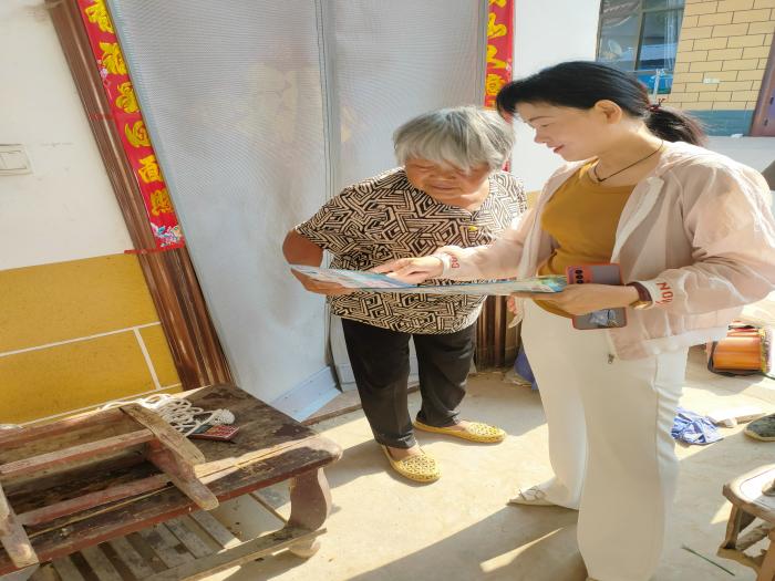 民權(quán)縣供銷合作社駐村干部扎實開展防汛抗旱工作，筑牢安全防線