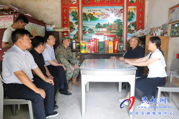 縣委書記王靜嫻走訪慰問(wèn)現(xiàn)役軍人家屬