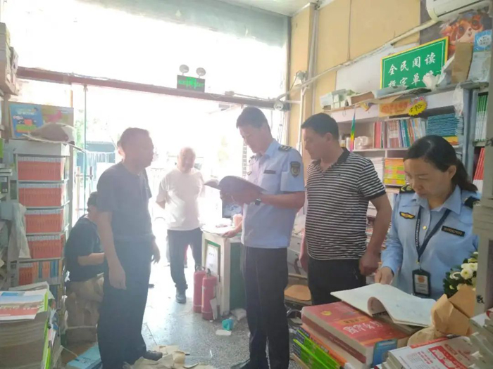 民權(quán)縣開展暑期校園周邊文化市場(chǎng)專項(xiàng)整治行動(dòng)