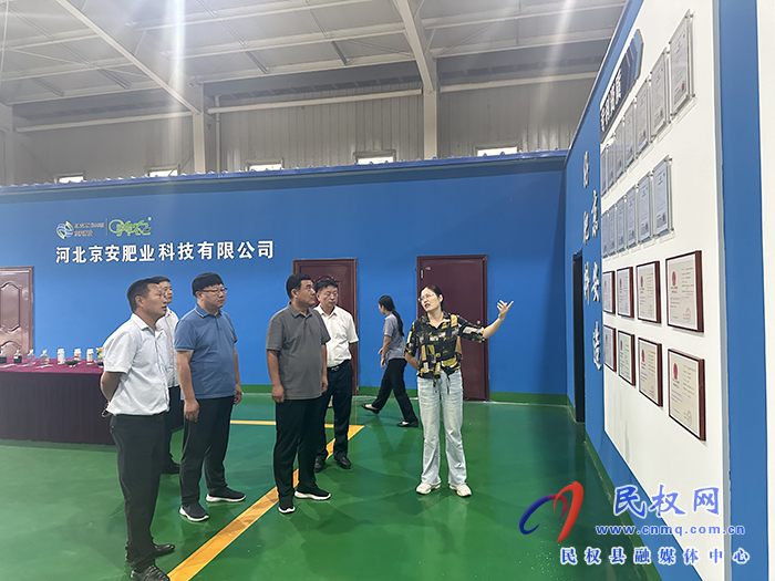 縣高新區(qū)管委會主任王玉軍開展招商活動