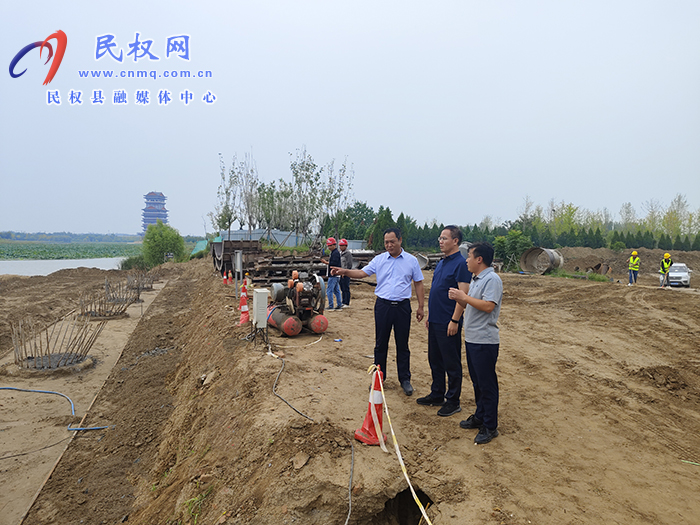 縣委副書記、縣長王景義查看市政項目建設(shè)情況