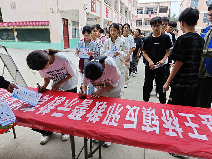 王橋鎮(zhèn)開(kāi)展反邪教警示教育進(jìn)校園宣傳活動(dòng)