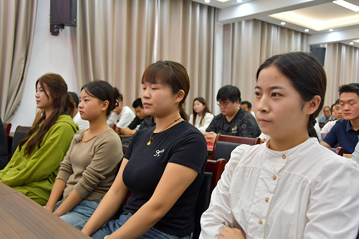 青春奮進正當(dāng)時，共青團人和鎮(zhèn)第二次代表大會勝利召開