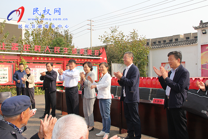 省法院黨組成員、副院長(zhǎng)王波到野崗鎮(zhèn)孟莊村開(kāi)展尊老愛(ài)老活動(dòng)