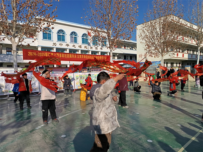 多彩社團(tuán)展風(fēng)采  五育并舉促成長 ——民權(quán)縣第三小學(xué)舉辦五育并舉成果展及冬季運(yùn)動(dòng)會頒獎(jiǎng)大會