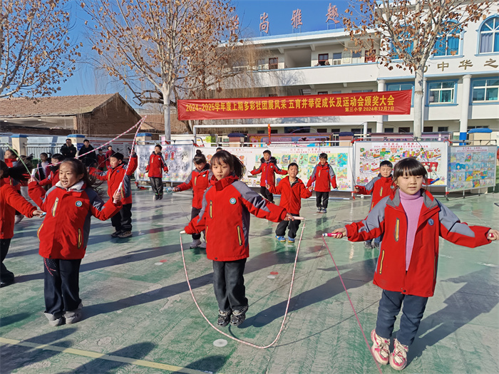 多彩社團(tuán)展風(fēng)采  五育并舉促成長 ——民權(quán)縣第三小學(xué)舉辦五育并舉成果展及冬季運(yùn)動(dòng)會頒獎(jiǎng)大會