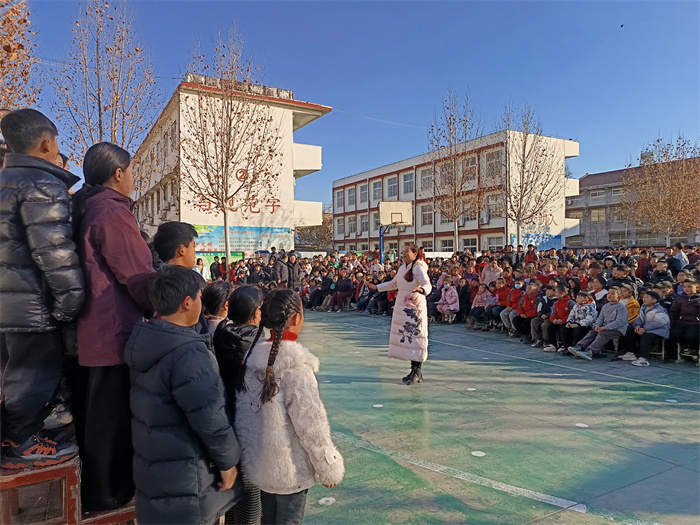 多彩社團(tuán)展風(fēng)采  五育并舉促成長 ——民權(quán)縣第三小學(xué)舉辦五育并舉成果展及冬季運(yùn)動(dòng)會頒獎(jiǎng)大會