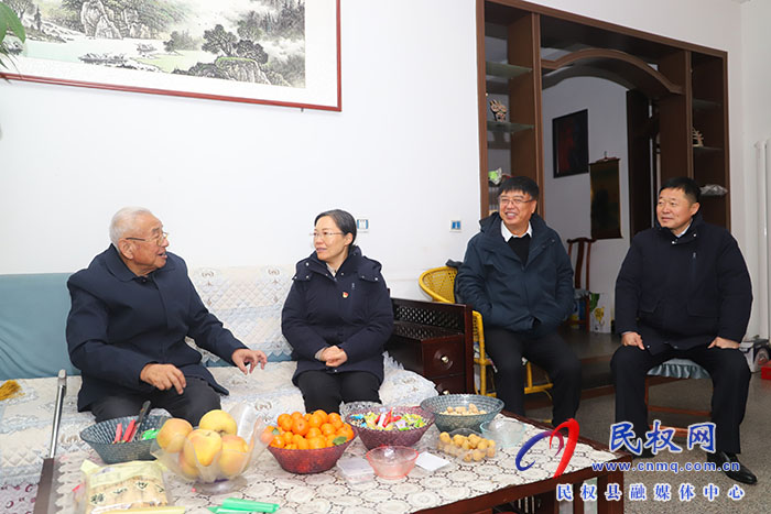 縣領導走訪慰問實職縣級退休干部