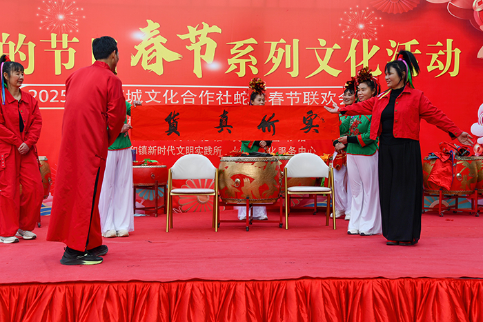 民權(quán)縣人和鎮(zhèn)舉辦 “我們的節(jié)日?春節(jié)” 文藝匯演 歡歡喜喜過(guò)大年
