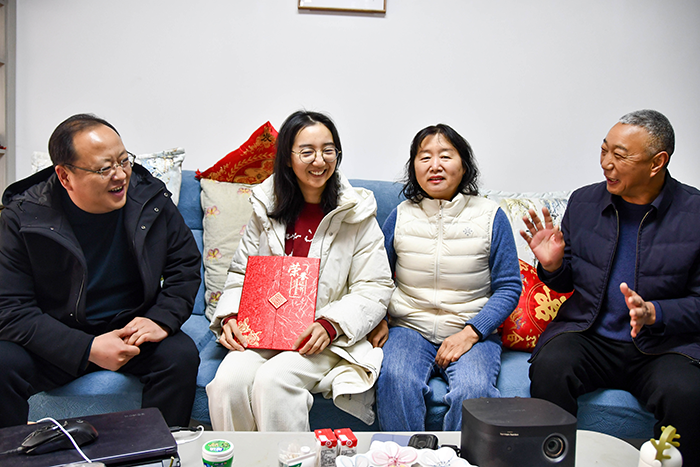 人和鎮(zhèn)黨委書記為內(nèi)西村博士之家掛牌，厚植人才發(fā)展沃土