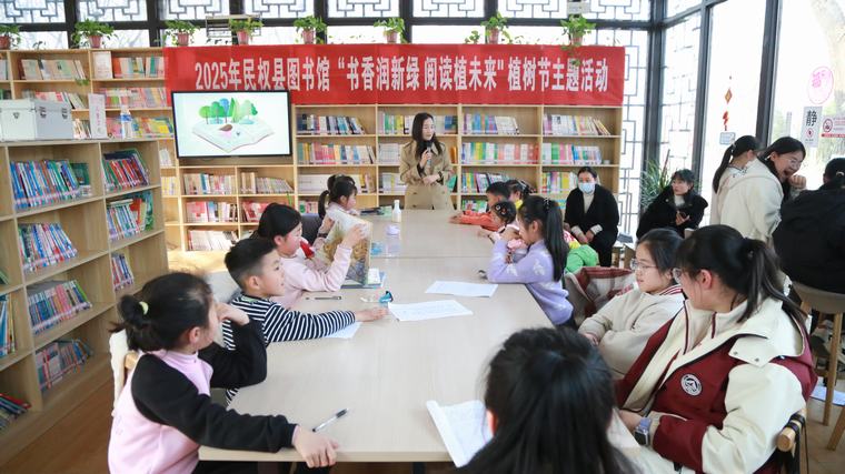 民權(quán)縣圖書館開(kāi)展“書香潤(rùn)新綠 閱讀植未來(lái)”植樹(shù)節(jié)主題活動(dòng)