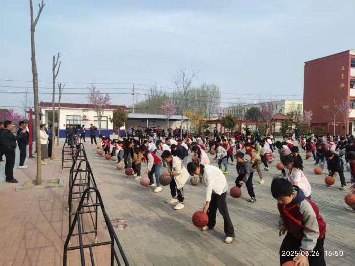 校際交流促發(fā)展  分享互鑒共提升 ——縣教體局到到雙塔鎮(zhèn)中心小學(xué)開展校際交流活動(dòng)