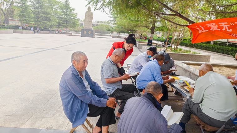 民權(quán)縣圖書館開展“讓愛無‘礙’ 書香相伴”閱讀服務(wù)活動