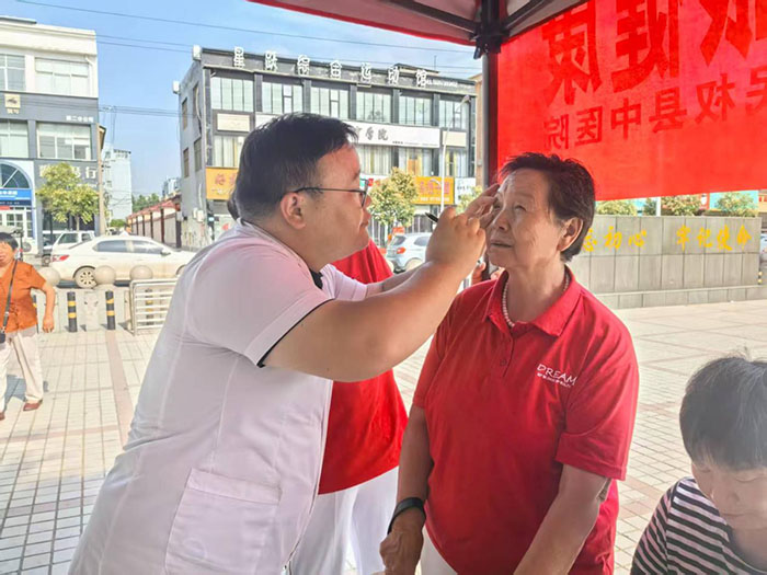 民權(quán)縣中醫(yī)院開展“愛眼日”宣傳活動