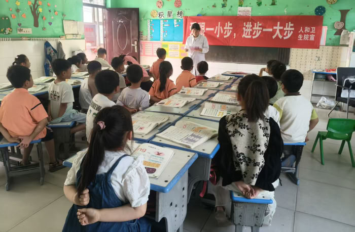 民權(quán)人和鎮(zhèn)衛(wèi)生院＂愛眼日＂宣傳活動進(jìn)校園