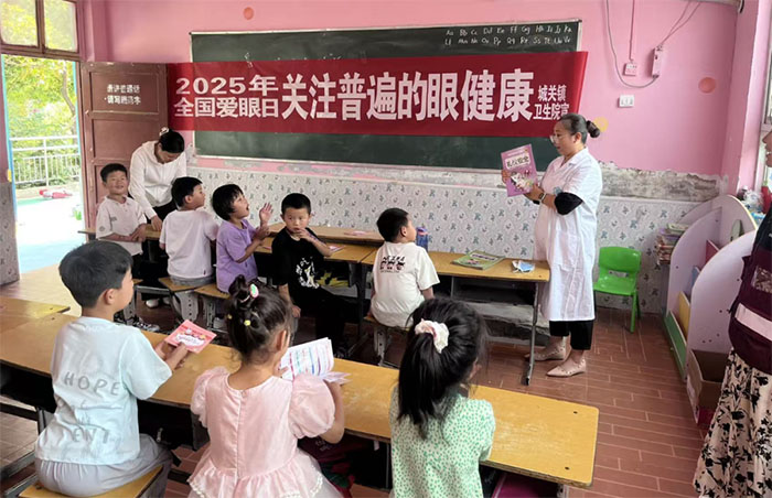 民權城關鎮(zhèn)衛(wèi)生院愛眼日宣傳活動進校園