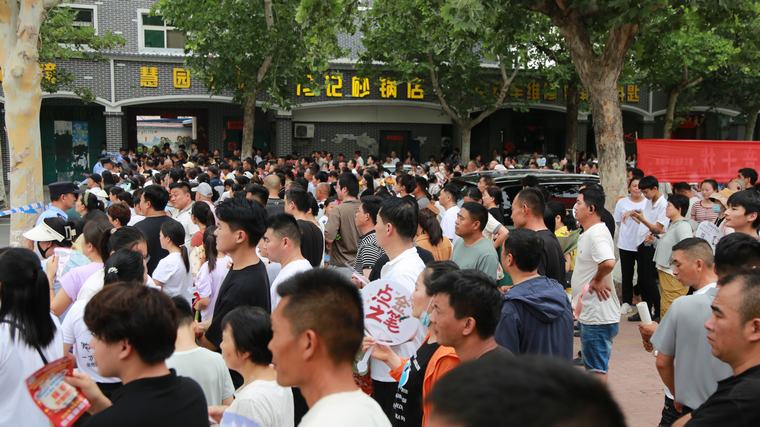 民權(quán)縣圖書館組織開展 “閱讀點(diǎn)亮未來(lái)·助力高考?jí)粝搿敝驹阜?wù)活動(dòng)