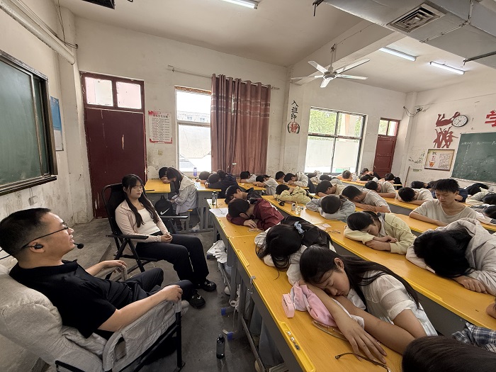 輕松備考·河南省12355與你同行——民權(quán)縣2025年中考減壓活動(dòng)走進(jìn)王橋鎮(zhèn)第一初級(jí)中學(xué)
