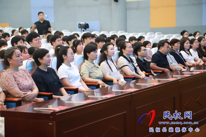 黨的創(chuàng)新理論宣講暨“出彩河南人”楷模發(fā)布廳走進民權